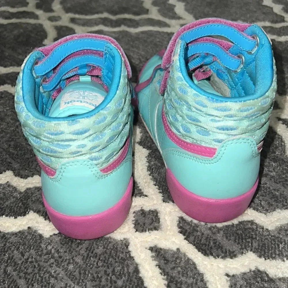 •Reebok• - Picture 5 of 8